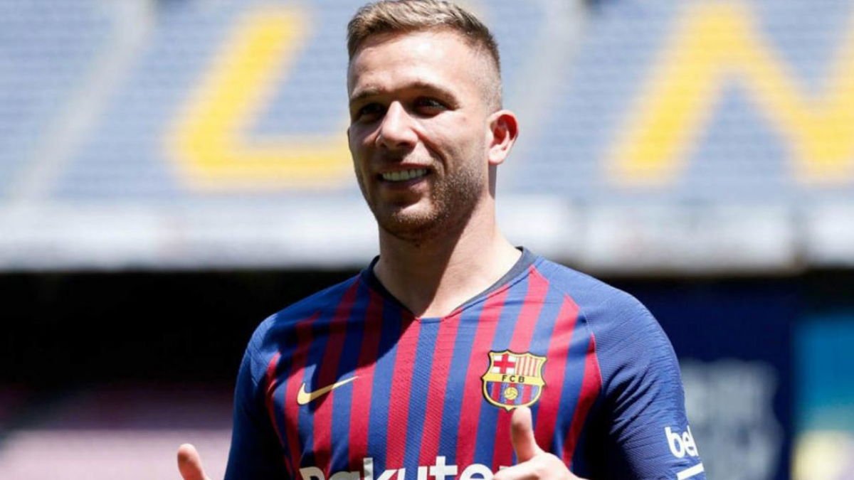 Barca & Juve Sepakat Barter Arthur Melo & Marlem Pjanic