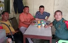 Babinsa Kelurahan Tegal Sari Mandala 1 Kec Medan Denai Lakukan Komsos untuk Membina Tali Silaturahmi dengan Warga