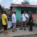 Serda Rahmad Babinsa Koramil 0201-11/Medan Deli dan Petugas P3SU Meninjau Pemukiman Warga di Jalan Almenium Raya Gang Banten Lingk2, Tanjung Mulia Hilir