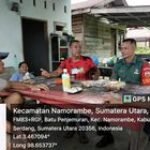Babinsa Koramil 0201-14/PB Lakukan Komsos untuk Memperkuat Kemanunggalan TNI dengan Rakyat di Desa Batu Penjemuran