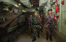 4 KRI Berangkatkan Pasukan Dibawah Kendali Mayjen TNI Farid Makruf
