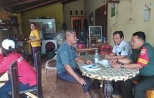 Serda Ependi, Babinsa Koramil 0201-03/MD, Mempererat Silaturahmi Sambil Ngopi di Warung Bu Yus