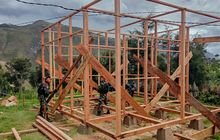 Satgas Pamrahwan Yonif 721/Makkasau Sukseskan Pembangunan di Kabupaten Lanny Jaya, Papua