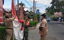 Babinsa Banjarangkan Sulap Jalan Desa Bernuansa Patriotisme dan Nasionalisme