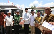 Ijeck Serahkan Mobil Ambulance ke Ponpes Raudlatul Ulum