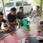 Babinsa Kelurahan Gedung Johor Aktif Lakukan Komsos dan Ajak Warga Jaga Kamtibmas