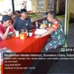 Babinsa Sertu Oman Abdurahman Jalin Komunikasi Sosial dengan Pemuda di Kelurahan Hamdan