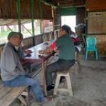 Babinsa Koramil 0201-08/MA Serma Maden Simarmata Himbau Warga Waspada Banjir Melalui Komsos