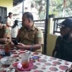 Babinsa Koramil 0201-08/MA Sertu Khairudin Lakukan Komsos dengan Perangkat Kelurahan Timbang Deli