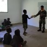 Satgas Mobile Raider 300 Siliwangi Mengukir Kisah Inspiratif Melalui Pos Wuloni di Papua