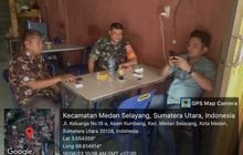 Serda JP Siahaan Babinsa Kelurahan Asam Kumbang Melaksanakan Anjangsana dan Komsos dengan Warga
