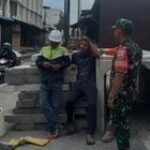 Babinsa Kelurahan Pahlawan Memantau Kegiatan Pembuatan Parit: Komunikasi Sosial untuk Memajukan Wilayah