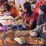 Aksi Melukis dengan Limbah Plastik Warnai Beranda Kreatif Medan