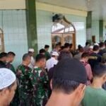 Sholat Jum'at Berjamaah, Personel Satgas Jalin Silaturahmi dan Tingkatkan Binter