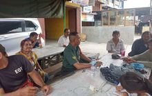 Sertu Adi Erlan Babinsa Koramil 0201-10/MM Kodim 0201/Medan Tingkatkan Silaturahmi dengan Komsos