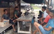 Babinsa Koramil 0201-10/MM Serda Suhenda Mewujudkan Kemanunggalan TNI dengan Rakyat Melalui Komsos