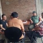 Babinsa Koramil 0201-08/MA Lakukan Komsos untuk Mempererat Kedekatan dengan Warga