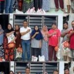 Jumat Barokah di Jalan AR Hakim, Ketua Pewarta Bagikan Sembako kepada Kaum Duafa