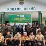 Babinsa Koramil dan Yayasan Nur Ihsan Bagikan Nasi Jumat Berkah kepada Warga
