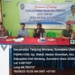 Babinsa Serda Koko Arif Mendampingi Pembagian BLT-DD di Desa Medan Senembah
