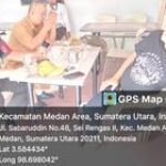 Babinsa Kelurahan Sei Rengas II Tingkatkan Silaturahmi dengan Warga Binaan dalam Rangka Tugas Teritorial