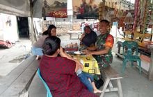 Babinsa Koramil 0201-09/MB Luangkan Waktu Komsos Bersama Ibu-ibu Wilayah Binaan