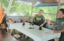 Komsos Babinsa Serda Samuri Untuk Jalin Keakraban Bersama Warga di Warkop