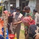 TNI, Polri dan BPBD Minimalisir Kelangkaan Air Bersih di Sarirejo
