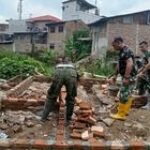 Babinsa Koramil 0201-05/MB Kerja Bakti RTLH Milik Warga Binaan