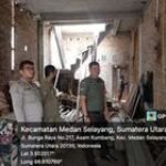 Babinsa Asam Kumbang Serda JP Siahaan Monitoring Pembongkaran Bangunan Tanpa SIMB