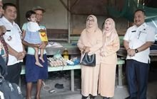 Kepala Dinas Kominfo Kabupaten Asahan Serahkan Bantuan Makanan Tambahan Kepada Anak Stunting