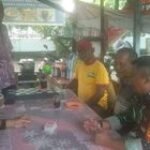 Babinsa Karang Berombak Sertu Suprayitno Komsos Warung Zaenal