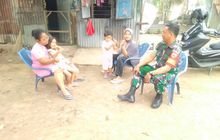 Babinsa Koramil 0201-16/TM Komsos Dengan Pemilik Kedai Dusun 3 Desa Sei Merah