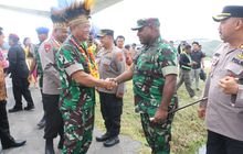 Kedatangan Pangdam XVII/Cendrawasih Di Sambut Oleh Dandim 1702/JWY