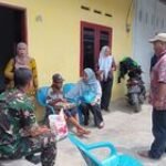 Program Jumat Berkah, Babinsa Koramil 0201-08/MA & Aparatur Kelurahan Berikan Bantuan Sembako