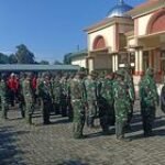 Danramil Kapten Inf Rahimin Beserta Babinsa Koramil 0201-10/MM Berdoa Bersama Sebelum Gotong Royong Massal Normalisasi Sungai Deli