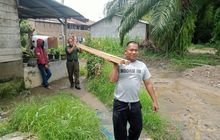 Danramil 0201-05/MB Beserta Babinsa Dampingi Pelaksanaan Program Bedah Rumah RTLH