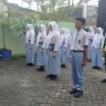 Babinsa Koramil 0201-10/MM Serka Subagyo Berikan Bimbingan Kepada Siswi Praktek Kerja Lapangan