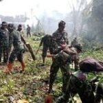 Babinsa Kodim 0201/Medan Bersama Masyarakat Beraksi Bersihkan Bantaran Sungai Deli