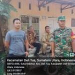 Babinsa Deli Tua Serda Joni Bangun Ingatkan Warga Melalui Komsos Jaga Keamanan & Ketertiban Lingkungan