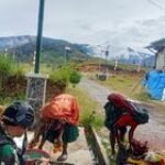 Perasaan Aman, Mama-Mama di Gome, Jualan di Pos Satgas Mobile Raider 300 Siliwangi