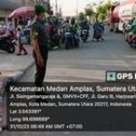 Babinsa Koramil 0201-08/MA & Tiga Pilar Kecamatan Medan Amplas Bersihkan Pedagang Kaki Lima
