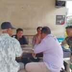 Jalin Keakraban & Kebersamaan, Babinsa Koramil 0201-08/MA Sapa Warga Di Warung Kopi