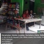 Dengan Ramah Tamah, Babinsa Koramil 0201-08/MA Serda Ahmad Hasibuan Sapa Warga Warung Kopi