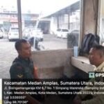 Cek Perkembangan Situasi Wilayah, Babinsa Koramil 0201-08/MA Serda Ahmad Hasibuan Komsos Bersama Security