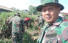 Babinsa Koramil 0201-06/MS Laksanakan Gotong Royong Normalisasi Sungai Deli