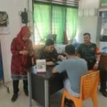Babinsa Koramil 0201-08/MA Serda M. Zalukhu Komsos Dengan Perangkat Kelurahan Amplas