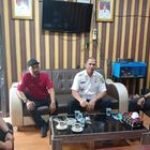 Jalin Hubungan Yang Baik, Babinsa Komsos Sertu Zainul Azis Bersama Lurah & Perangkat Kelurahan