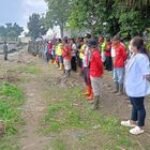 Babinsa Koramil 0201-10/MM Gotong Royong Massal Normalisasi Sungai Deli