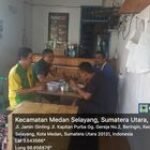 Babinsa Serda Jonveri Sijabat Komsos Bersama Warga Jalan Jamin Ginting Gg Gereja